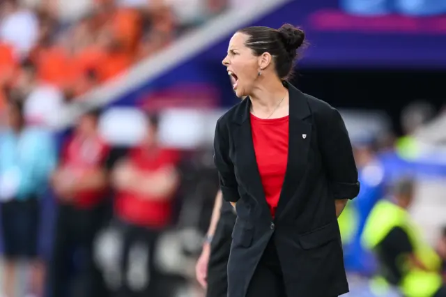 Rhian Wilkinson shouts at her team