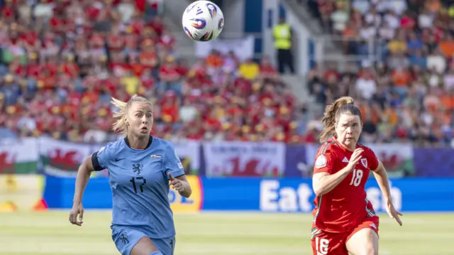 Victoria Pelova, left, from Netherlands, and Esther Morgan