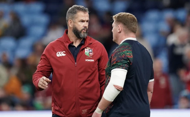 Andy Farrell speaks to Tadhg Furlong
