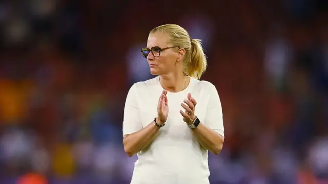 Sarina Wiegman, Head Coach of England, applauds the fans following defeat at the end ofthe UEFA Women's EURO 2025 Group D match between France and England at Stadion Letzigrund