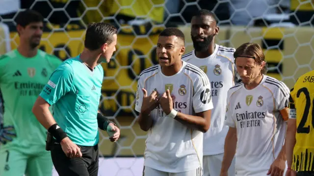 Real Madrid players protest conceding a penalty