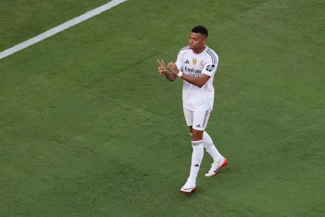 Kylian Mbappe gestures the number 20 with his hands in memory of Diogo Jota