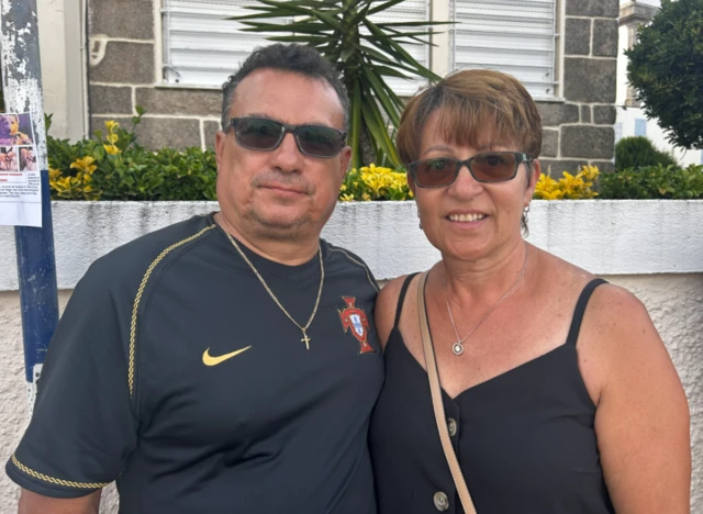 Carlos, wearing a portugese football shirt, and his wife Fernanda