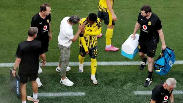 Julien Duranville leaves the field with injury
