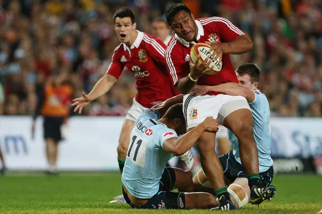 Mako Vunipola on the charge