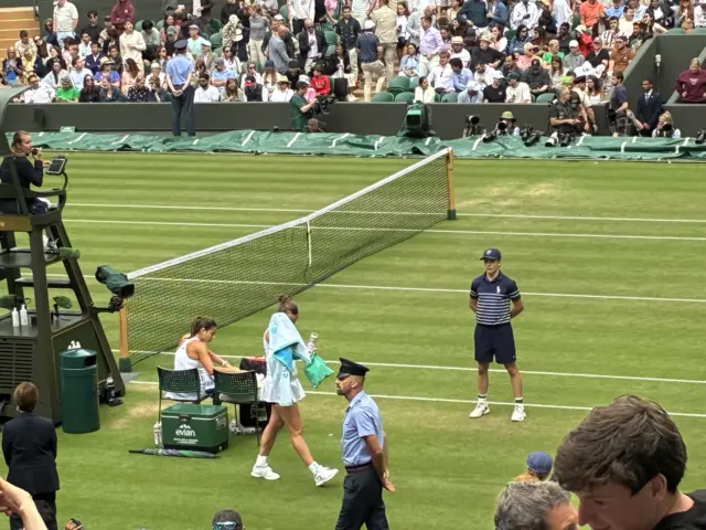 Krejcikova leaves the court