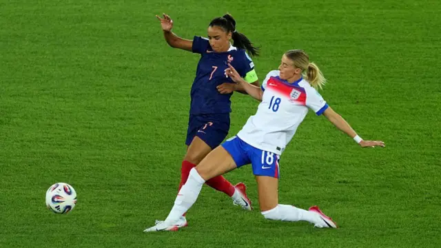 Sakina Karchaoui of France is challenged by Chloe Kelly of England during the UEFA Women's EURO 2025 Group D match between France and England at Stadion Letzigrund