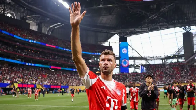 Thomas Mueller of FC Bayern Munchen acknowledges the fans following the team's loss in the FIFA Club World Cup 2025 quarter-final