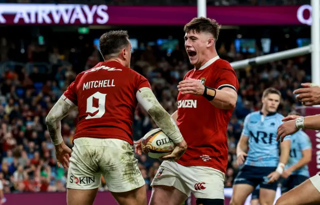 Dan Sheehan celebrates Alex Mitchell's try