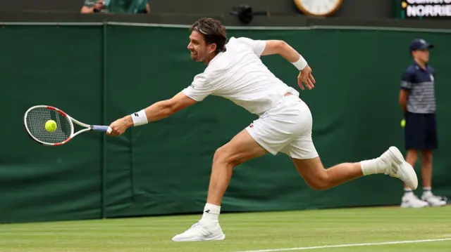 Cameron Norrie plays a backhand