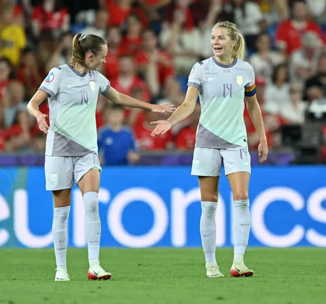 Graham Hansen high fives Hegerberg
