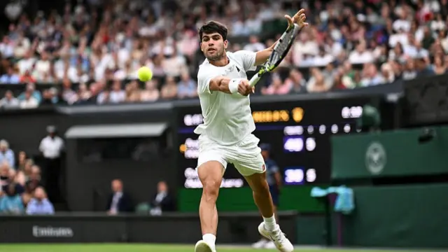 Carlos Alcaraz plays a backhand return