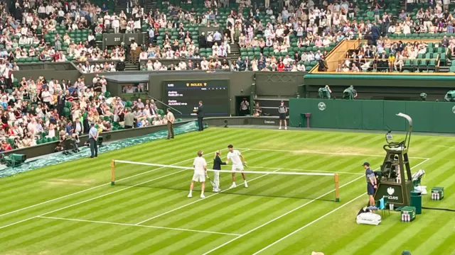 Carlos Alcaraz and Andrew Rublev warm up