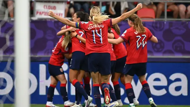 Norway's team players celebrate following a goal during the UEFA Women's Euro 2025 Group A football match between Norway and Finland at the Stade de Tourbillon
