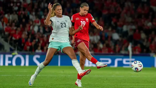 Sveindis Jonsdottir of Iceland (L) and Iman Beney of Switzerland (R) fight for possession during the UEFA Womens EURO 2025 Group A match between Switzerland and Iceland at Stadion Wankdorf