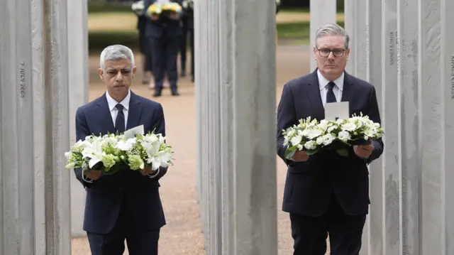 Sir Sadiq Khan and Sir Keir Starmer hold wreaths at 7/7 memorial