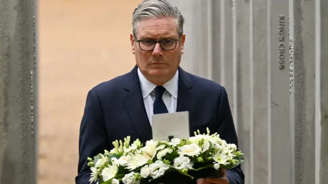 Sir Keir Starmer holding wreath