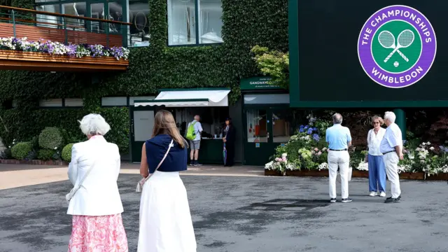 People at Wimbledon observe minute's silence
