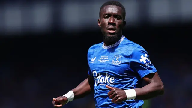 Idrissa Gueye playing for Everton