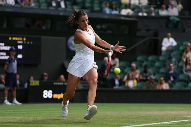 Emma Navarro hits at Wimbledon