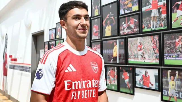 Martin Zubimendi arrives at Arsenal