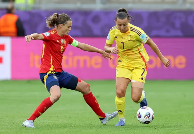 Hannah Eurlings of Belgium is challenged by Irene Paredes of Spain