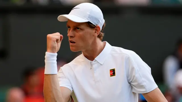 Jannik Sinner celebrates a point