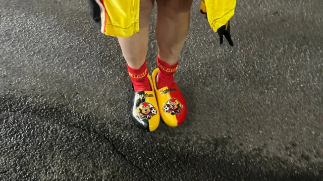 Belgium fan clogs