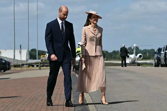 Prince William and Catherine walk to meet the Macrons