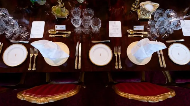 Table placements at the state banquet