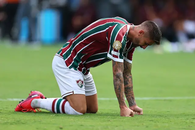 Everaldo reacts after missing a chance