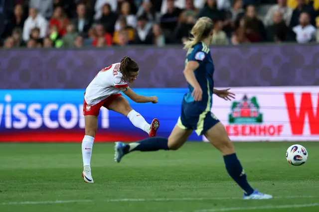 Martyna Wiankowska of Poland shoots
