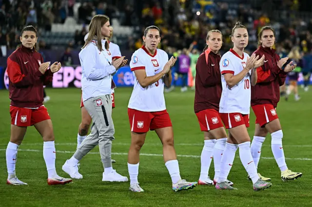 Poland players do a lap of appreciation for their fans at the end