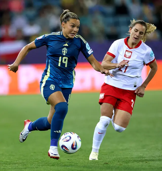 Johanna Rytting Kaneryd of Sweden runs ahead of Paulina Tomasiak