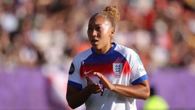 Lauren James of England applauds their supporters