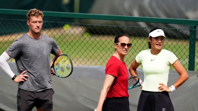 Adam Jones stands with Emma Raducanu after Wimbledon practice