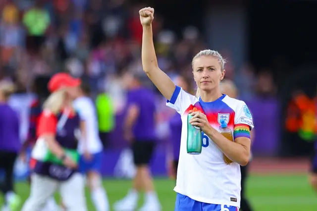 Leah Williamson celebrating with her hand in the air