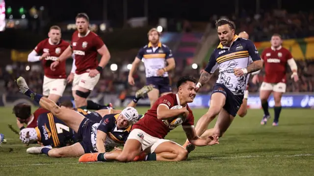 Marcus Smith scores