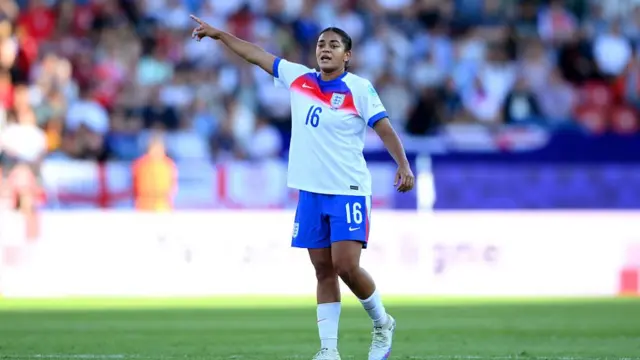 Jess Carter of England