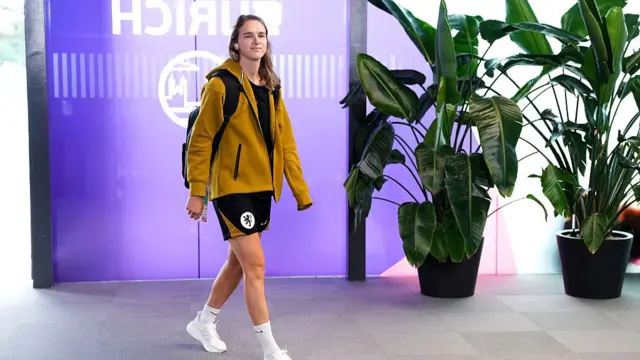 Vivianne Miedema of the Netherlands arrives at the stadium prior to the UEFA Women's EURO 2025 Group D match between England and Netherlands at Stadion Letzigrund