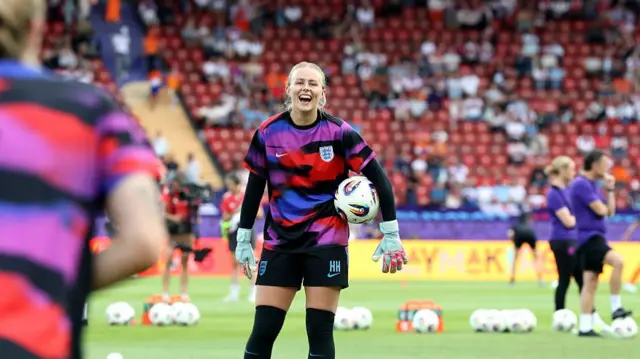 Hannah Hampton of England warms up