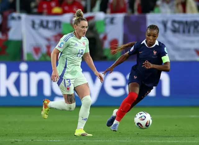 Wales' Rachel Rowe and France's Grace Geyoro