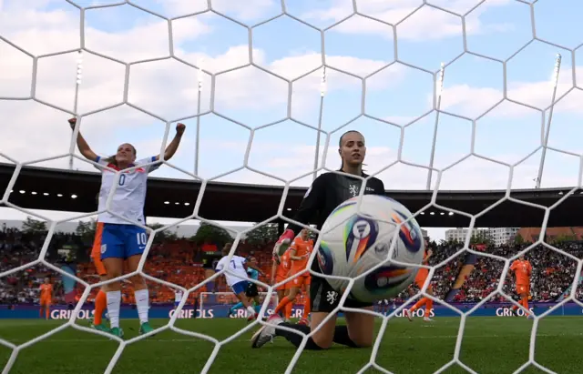 Lauren James scores
