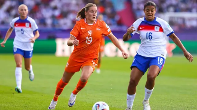 Wieke Kaptein of the Netherlands battles for the ball with Jess Carter