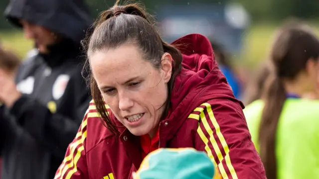 Laura O'Sullivan-Jones on crutches