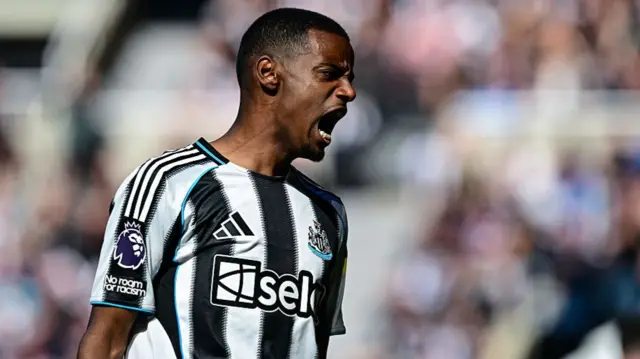 Alexander Isak in action for Newcastle