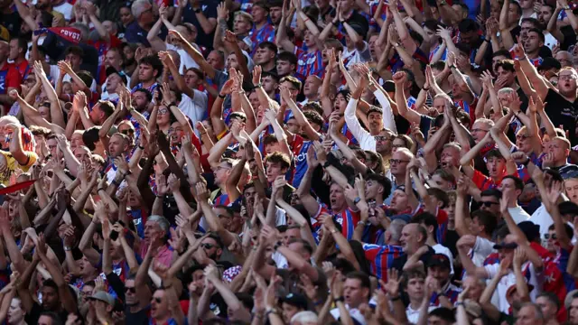 Palace fans