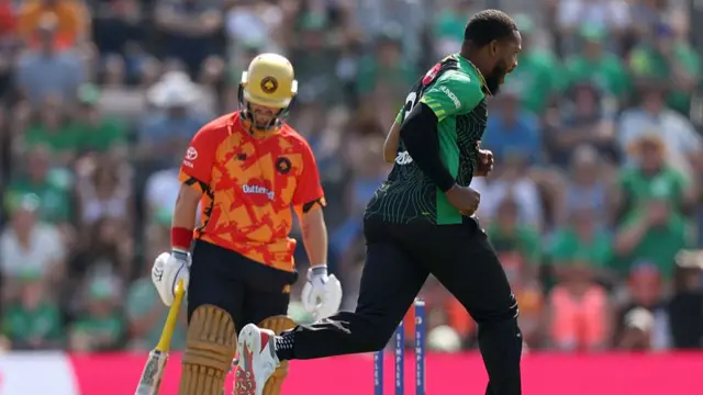 Chris Jordan of Southern Brave celebrates the wicket of Ben Duckett