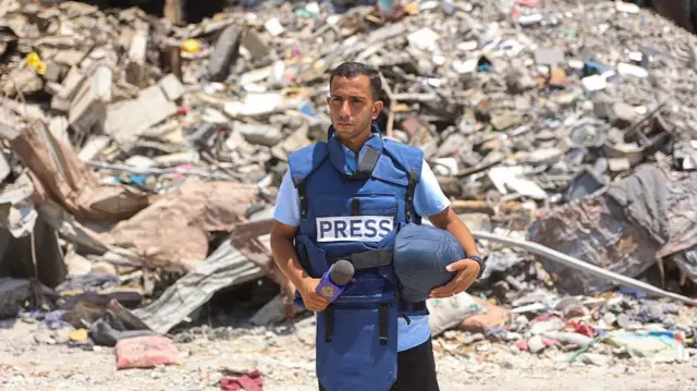 Anas Al Sharif reporting near the Arab Ahli (Baptist) Hospital in Gaza City in October 2024