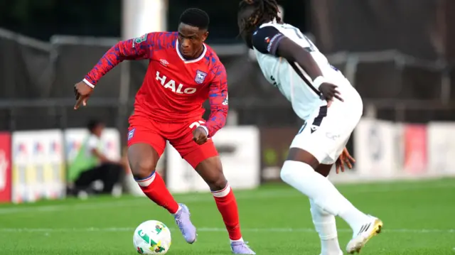 Bromley v Ipswich match action